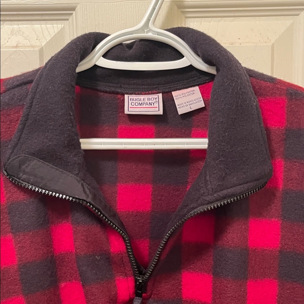Bugle Boy Mens Plaid Fleece Pullover Jacket in Red and Black